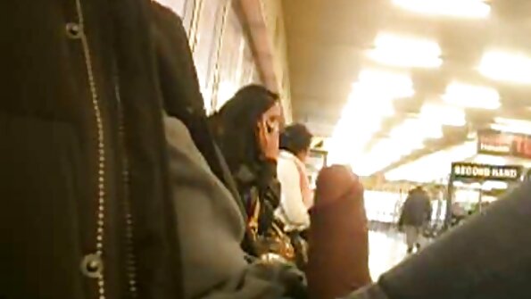 היא צרחה חזק יותר מצלמות סקס לייב חינם ממה שהמיטה חרקה.